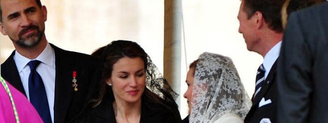 Großherzogin Maria Teresa im Gespräch mit der spanischen Prinzessin Letizia.