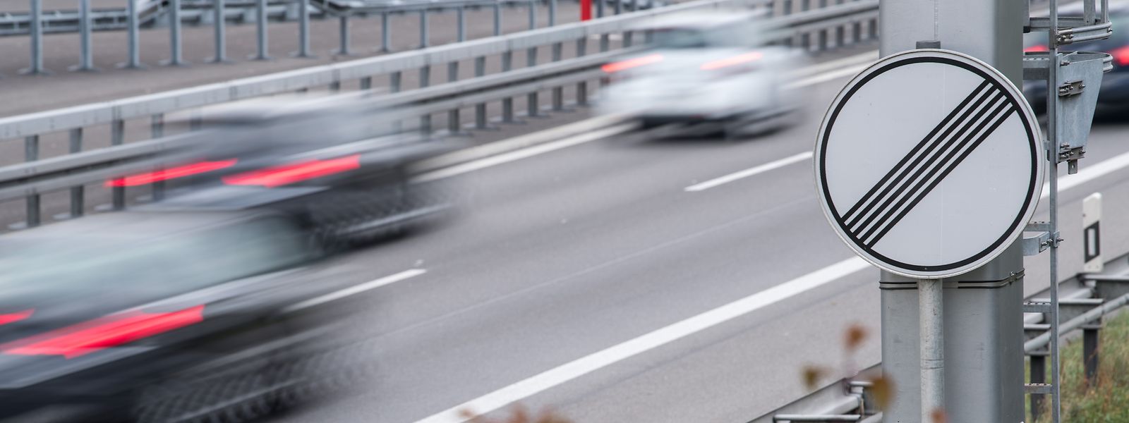 Auf sieben von zehn Autobahnkilometern in Deutschland gibt es keine Geschwindigkeitsbeschränkung.