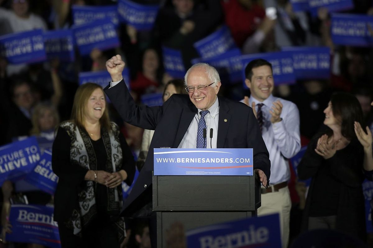 Am Ende eines langen Wahltages holte Bernie Sanders auf, lag aber leicht im Rückstand. 