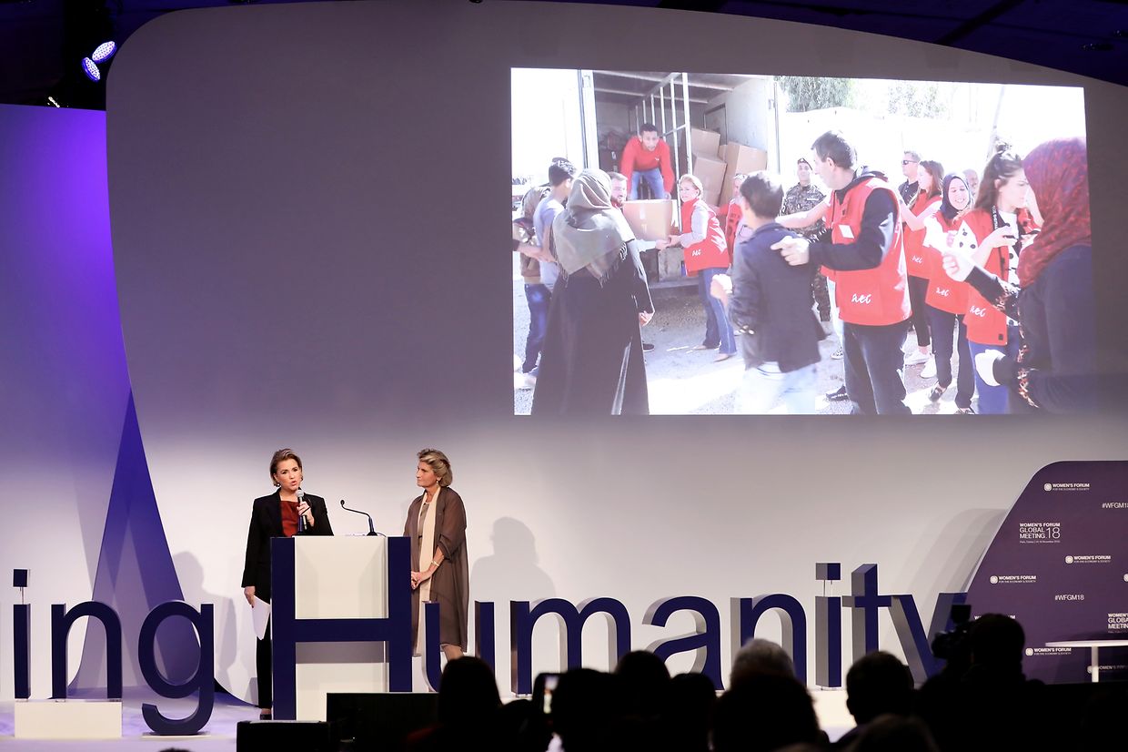 Au Carrousel du Louvre, la Grande-Duchesse s'est adressée à l'assistance, suivie d'une table ronde animée par la directrice du Women's Forum, Chiara Corazza. 