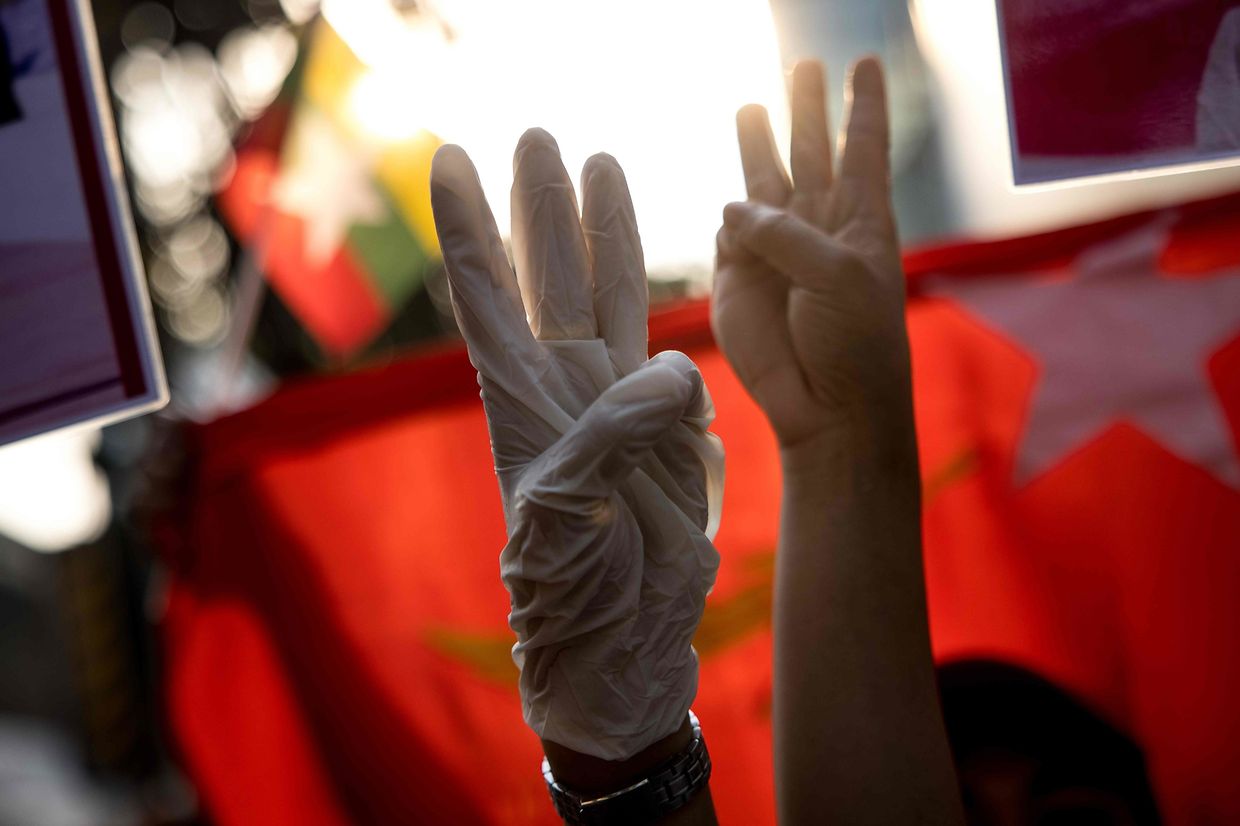 Zehntausende Demonstranten haben nach Berichten von Augenzeugen am Sonntag auf den Straßen Myanmars gegen den Militärputsch protestiert und die Freilassung der entmachteten Regierungschefin Aung San Suu Kyi gefordert.