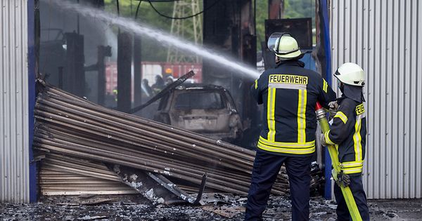 Keine erhöhte Schadstoffbelastung nach Autohaus-Brand - Vimarsana News