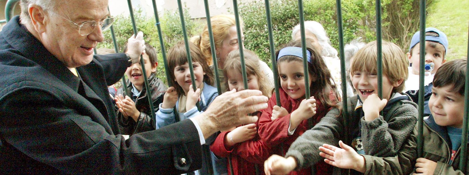 Jorge Sampaio durante a visita que hoje efetuou a Escola EB2/3 de Paranhos, no Porto em 2004.