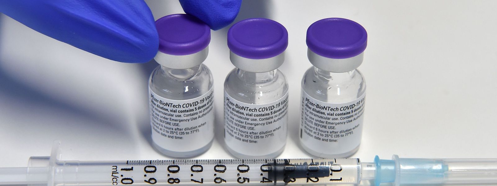 La revue médicale The Lancet, juge le vaccin Spoutnik V, développé par la Russie, efficace à 91,6% contre les formes asymptomatiques. 