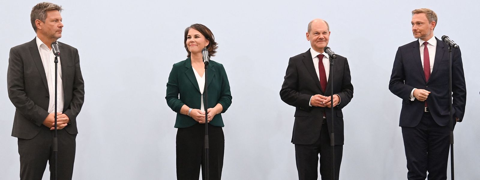 Robert Habeck, Annalena Baerbock (Die Grünen), Olaf Scholz (SPD) Christian Lindner (FDP) am 15. Oktober in Berlin.