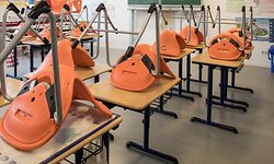 27.10.Schule / Klassenraum / Ferien / Schulbank Foto:Guy Jallay