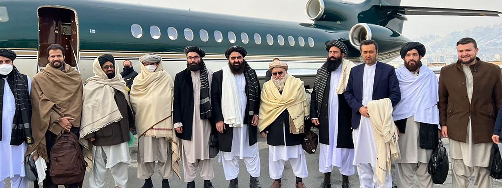 Delegação liderada pelo ministro dos Negócios Estrangeiros, Amir Khan Muttaqi, chegou a Oslo no sábado à noite num avião fretado pela Noruega.