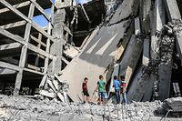 Bei dem israelischen Luftangriff wurden nicht nur Gebäude getroffen, sondern auch zwei Teenager durch Granatsplitter getötet.