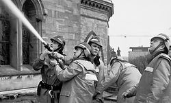 Die Feuerwehr konnte den Einsturz des Turmes nicht verhindern.