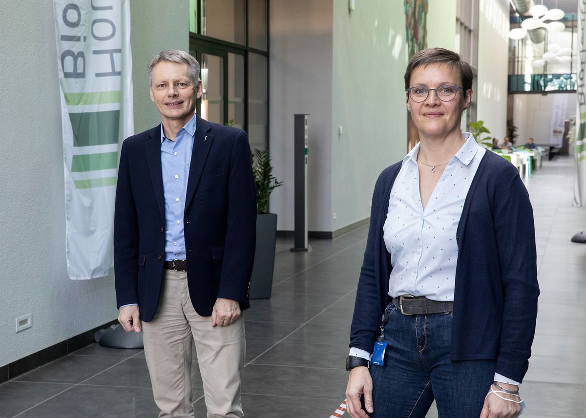 Die Forscher des Luxembourg Institute of Health: Markus Ollert und Cathy Léonard.