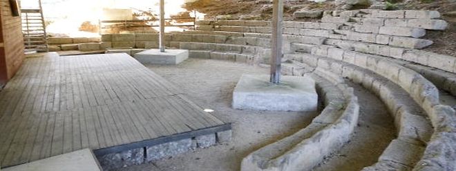 Das gallo-römische Theater wurde mit einer hölzernen Struktur überdacht.