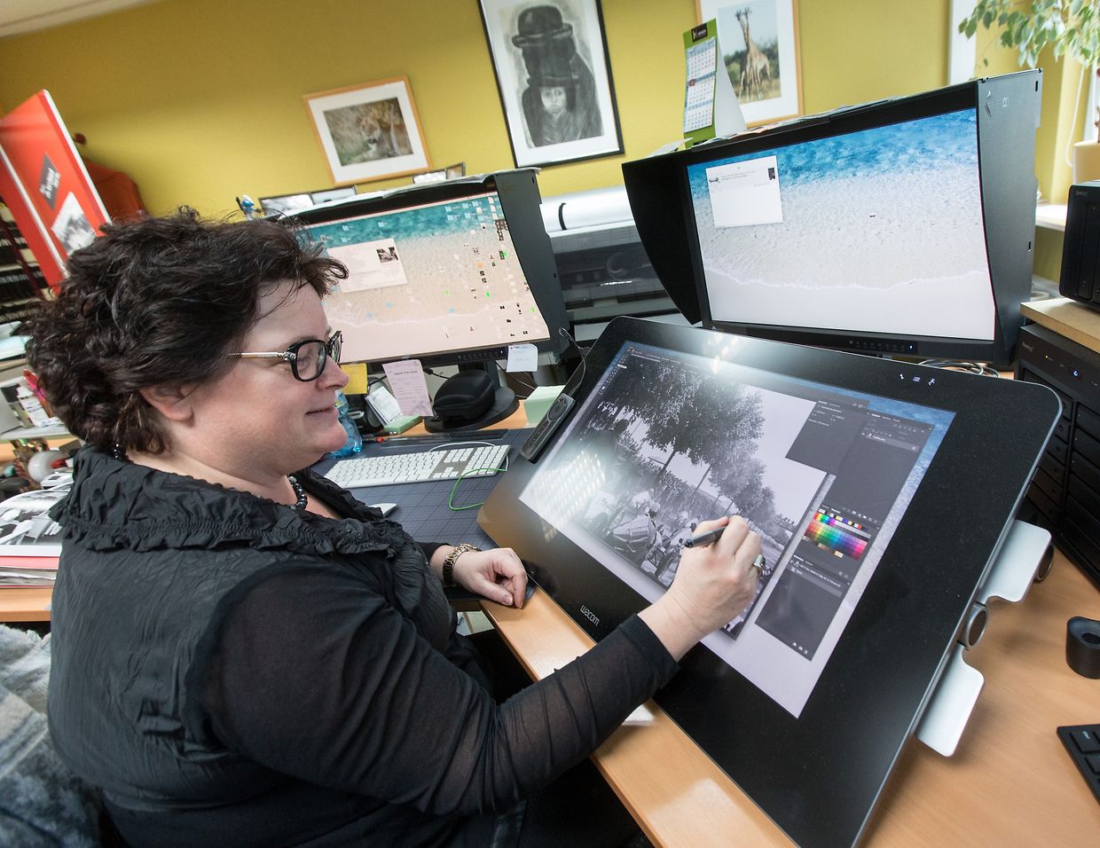 Les photos sont débarrassées de leurs égratignures 