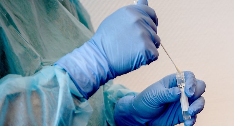 Die Infektionszahlen sind auf eine Woche geschaut leicht rückläufig, bewegen sich aber immer noch auf einem hohen Niveau. Am Mittwoch meldete die Santé 672 Neuinfektionen und vier Tote. 