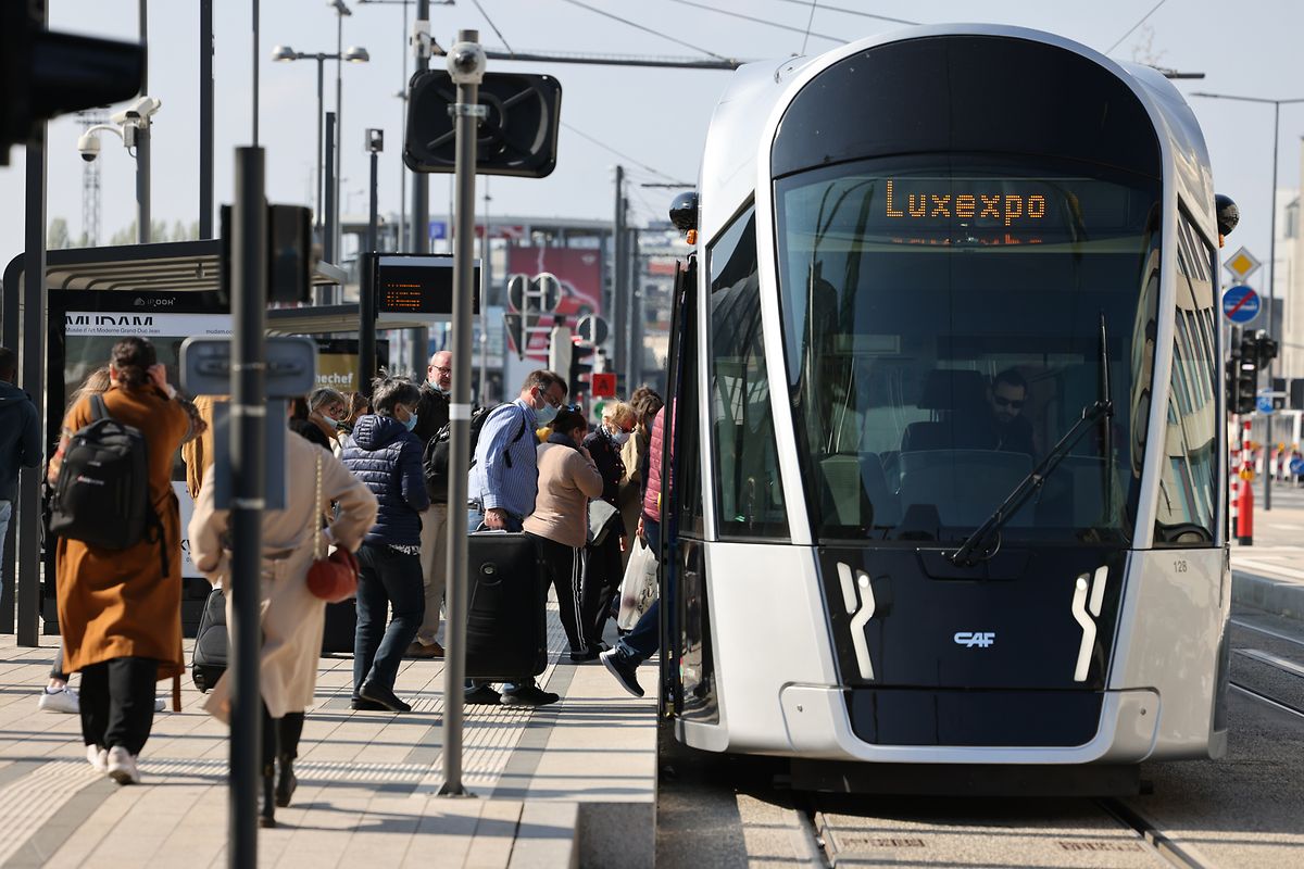Le tramway devient le moyen de transport urbain par excellence dans la capitale et au-delà.