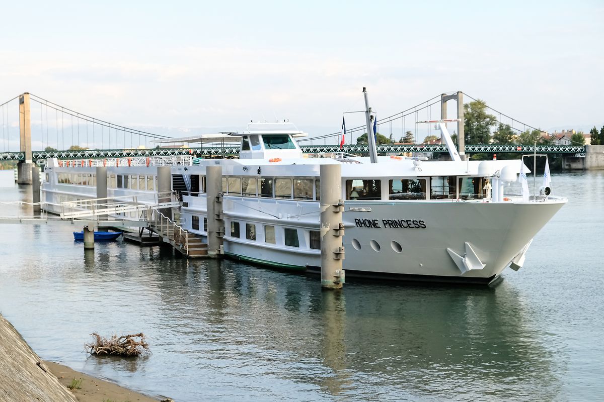 Croisiere Sur Le Rhone Depart Tain L hermitage Sur le pont d'Avignon, on ne danse plus