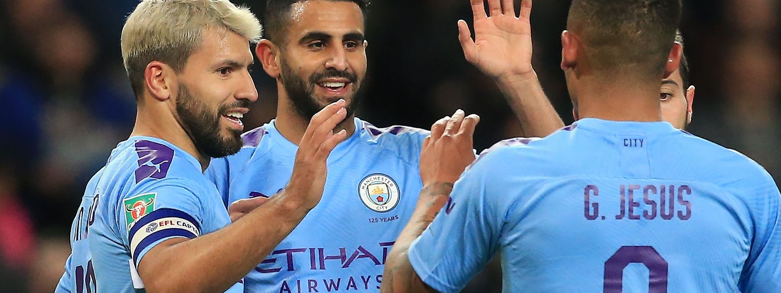 Sergio Agüero (l.) werden die Fans von Manchester City immer lieben.