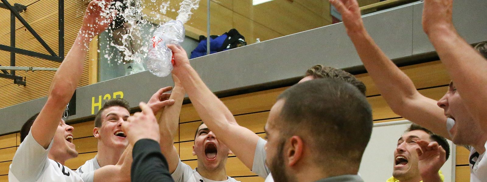 Große Freude bei den Lunex-Studenten.