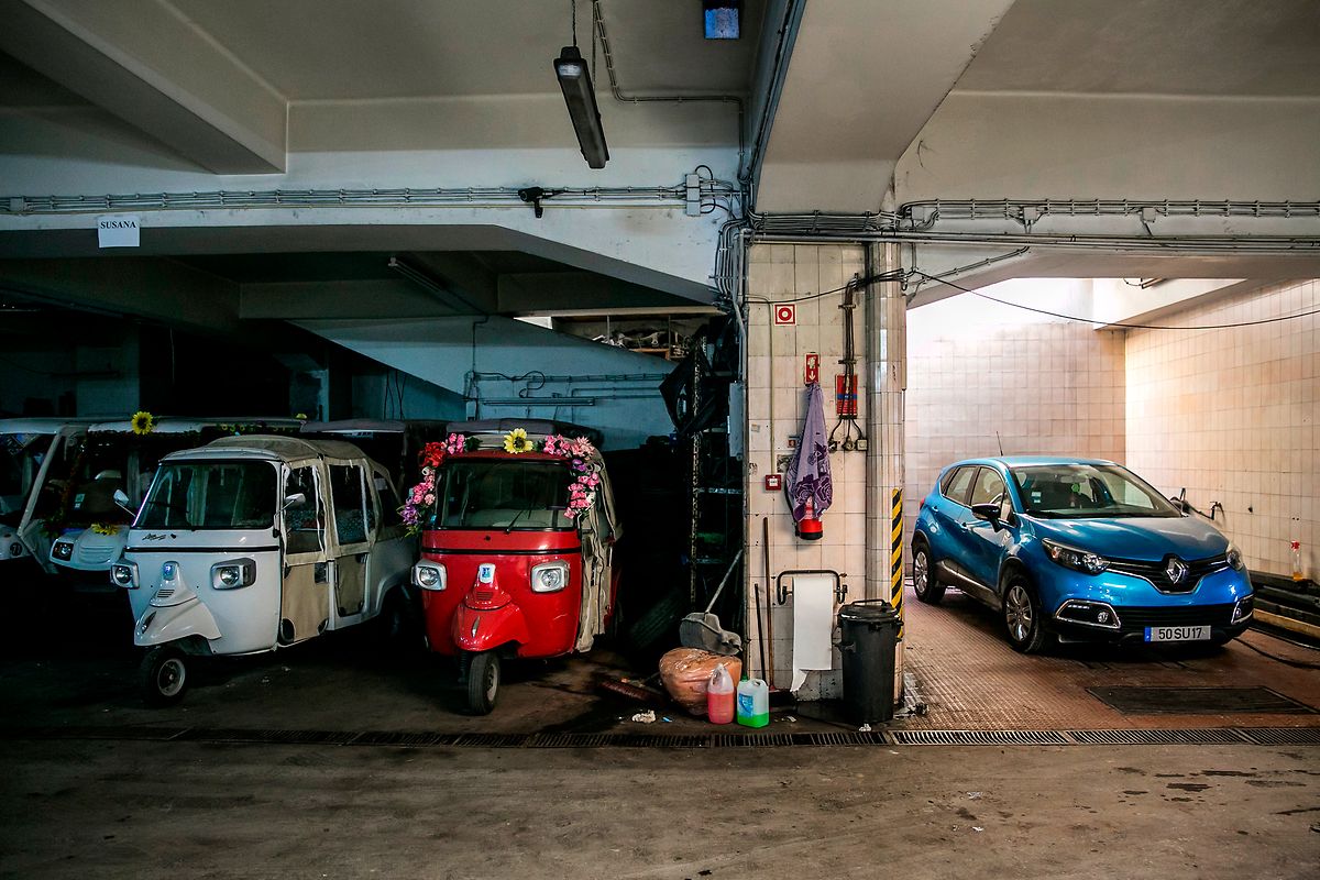 A garagem de Pedro Cordeiro continua a dar teto aos Tuk "por respeito" aos seus proprietários em crise.