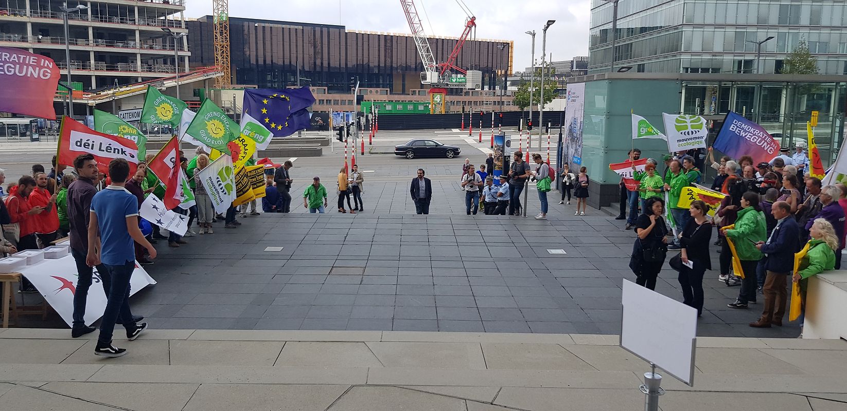 Auf der Place de l'Europe hatten sich Atomkraftgegner eingefunden, um beim französischen Präsidenten die Schließung des Kernkraftwerks in Cattenom einzufordern.