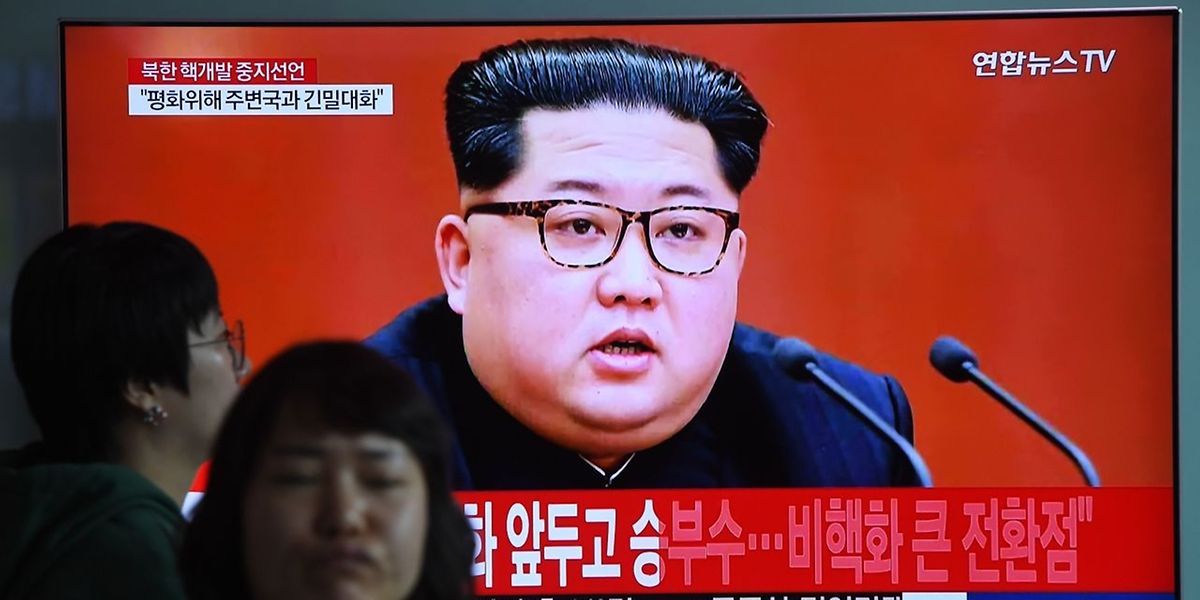 Kim Jong Un, eingeblendet auf einem Schirm in einem Bahnhof in Seoul.