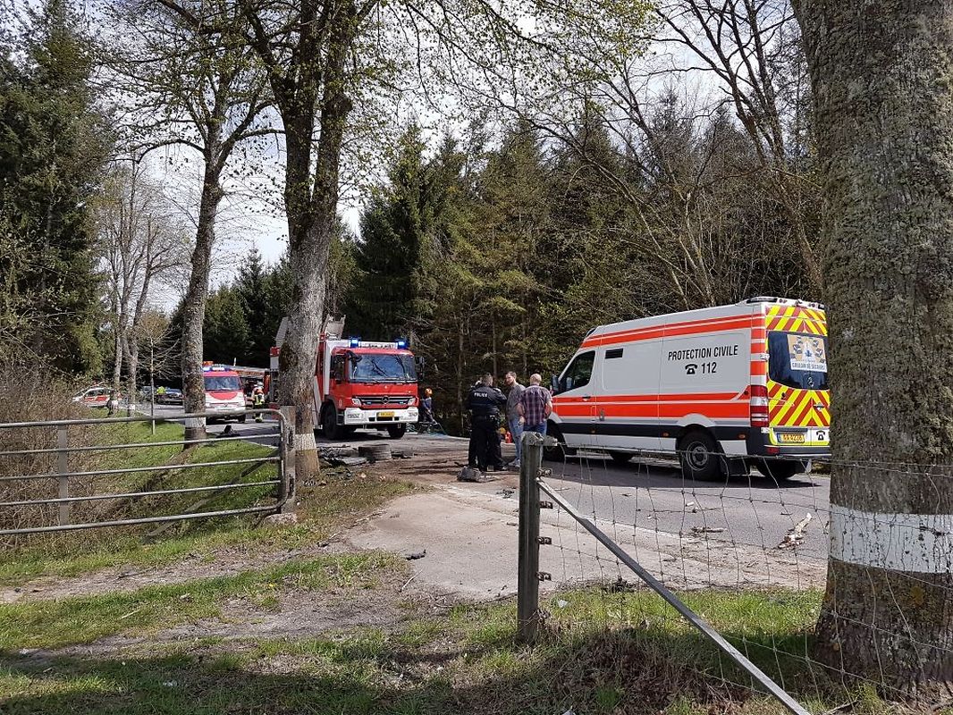 Drei Fahrzeuge waren insgesamt in den Unfall verwickelt. 