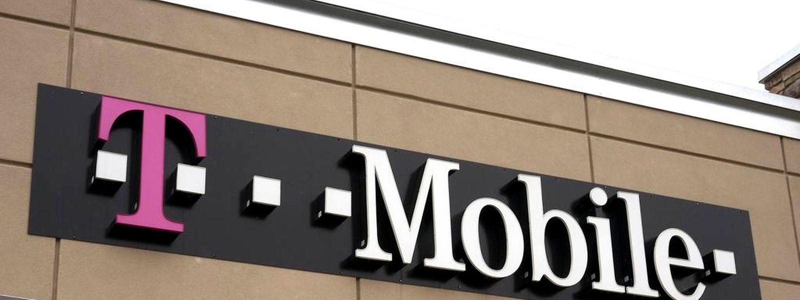 Die Bonner steigerten den Umsatz 2014 vor allem dank des starken Wachstums der US-Mobilfunktochter T-Mobile US um 4,2 Prozent auf 62,66 Milliarden Euro.