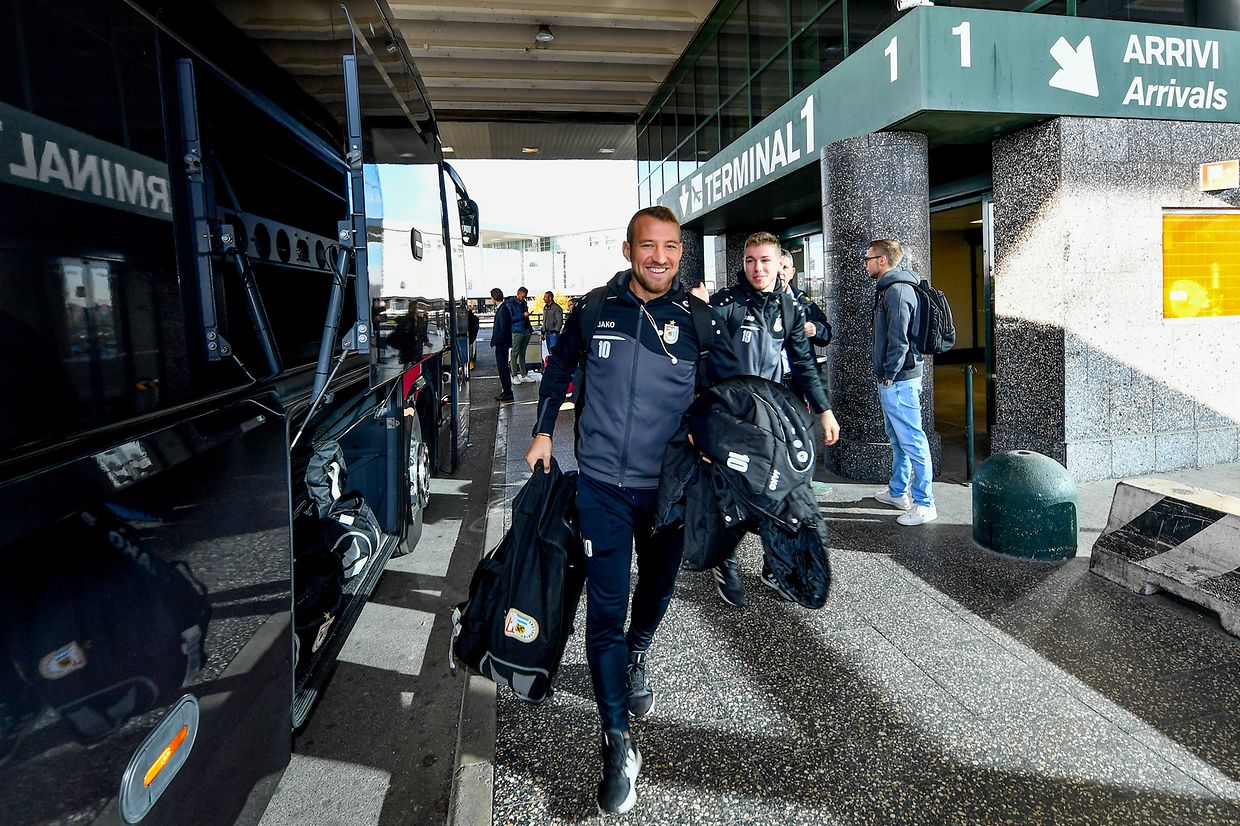 Dominik Stolz (v.) und Leon Jensen bei der Ankunft in Mailand.