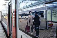 A woman speaks to rail staff on the Luxembourg to Brussels route