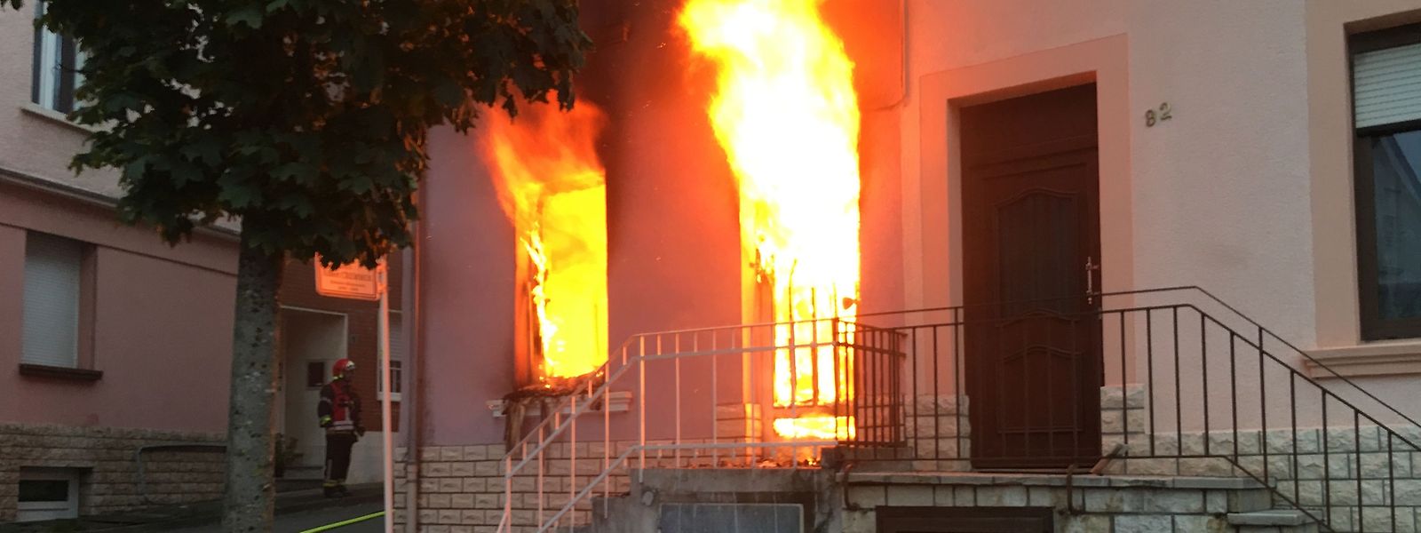 Meterhohe Flammen schlugen aus diesem Haus in Düdelingen.