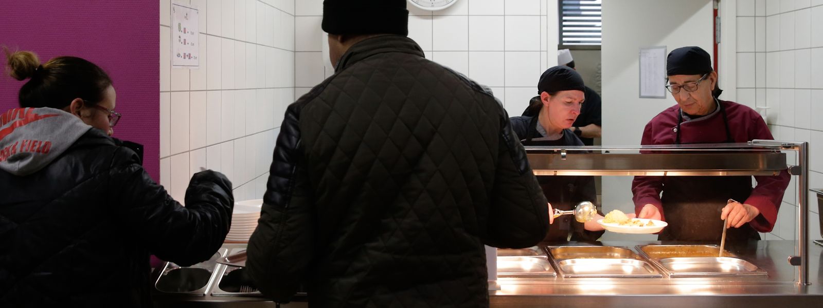 Täglich servieren die Mitarbeiter des Sozialrestaurants in Hollerich mehr als 200 Mahlzeiten an Bedürftige. Die aktuelle Kapazität der Küche reicht dafür nicht mehr aus. 
