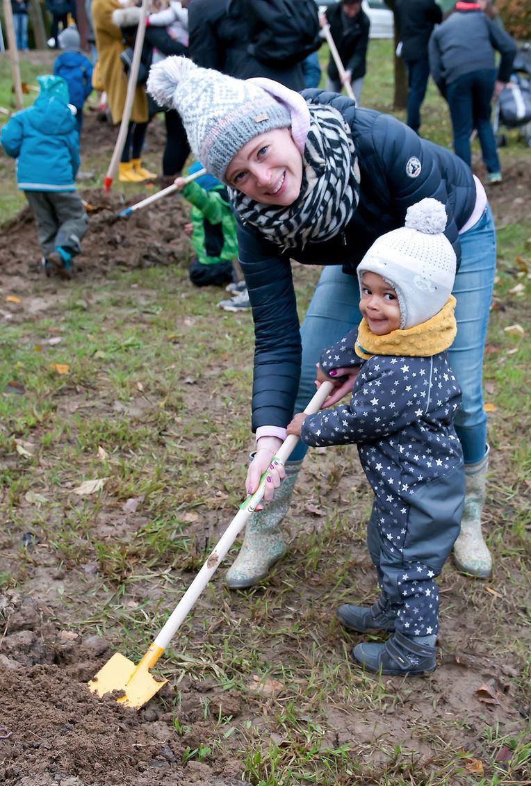 Nationaler Tag des Baumes in der Gemeinde Bettemburg: Einweihung des "Kannerbongert" in Noertzingen sowie das Pflanzen von Bäumen für die Neugeborenen der Gemeinde Bettemburg. (Foto: Alain Piron)