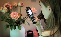 2.6.2016 Luxembourg, Beggen, Festnetz Telefon, Kinder telefonieren photo Anouk Antony