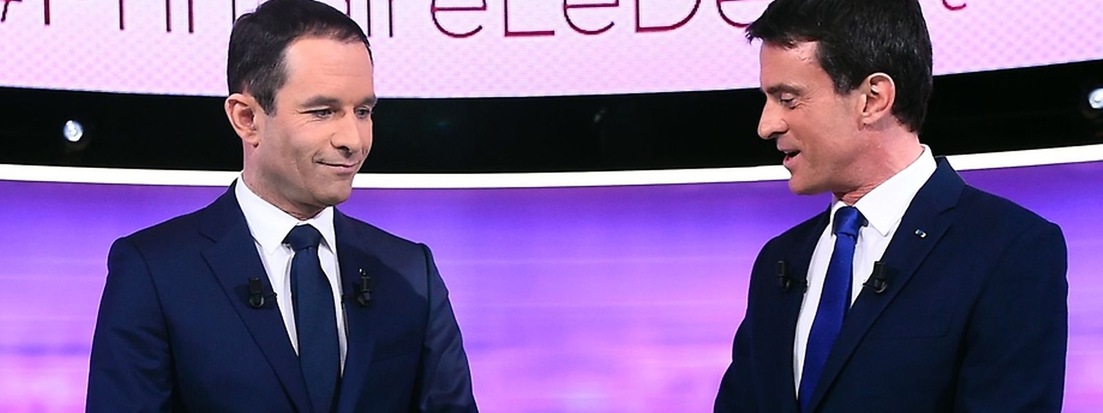 Benoit Hamon (l.) und Ex-Premier Manuel Valls waren sich in der Sache Fillon einig.