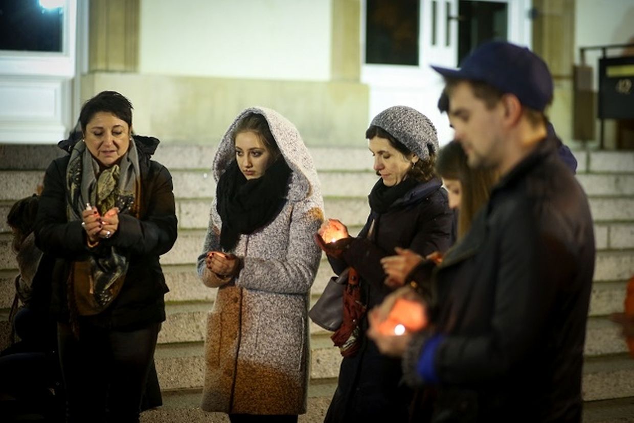 Auf dem Knuelder in Luxemburg-Stadt finden sich ebenfalls einige Menschen zum Gedenken zusammen.