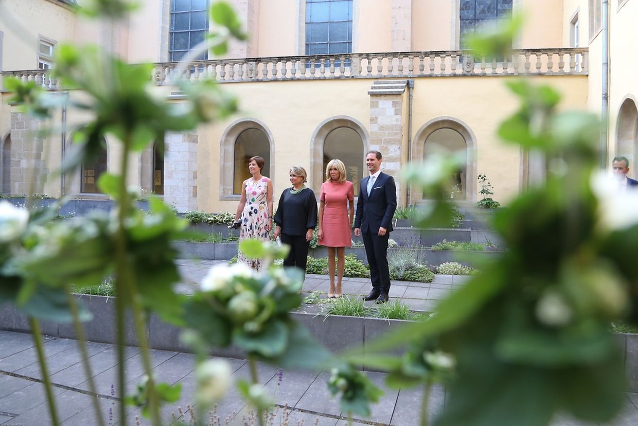 Programme culturel pour les conjoints à Neimënster puis au MUDAM en compagnie de la grande-duchesse Maria Teresa