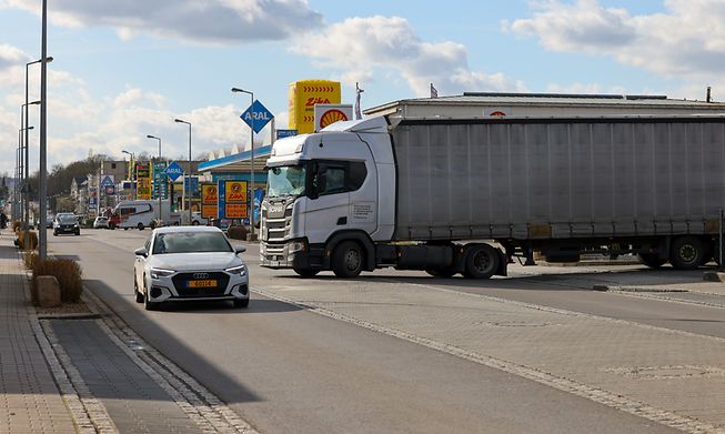Lorries line up for cheaper fuel in Luxembourg border towns