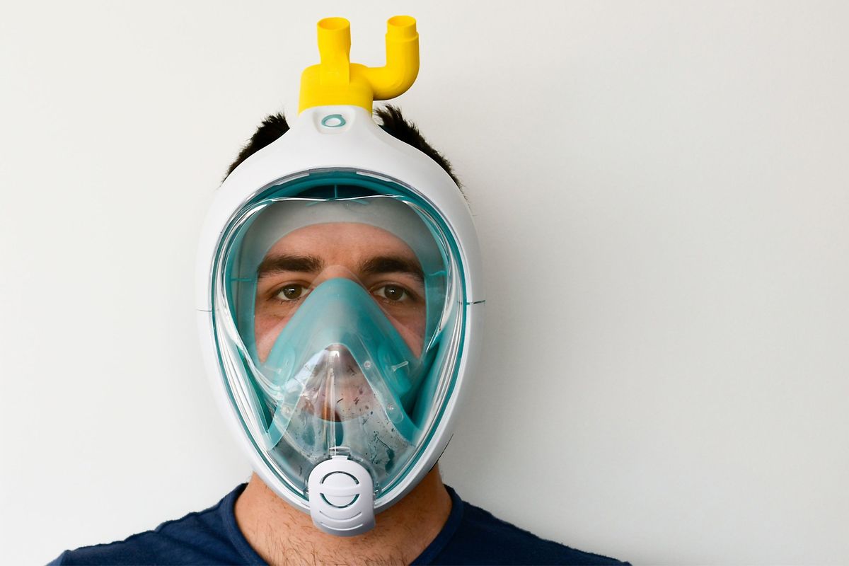 An Italian start-up transformed a snorkeling mask into an emergency respiratory mask Photo: AF/ISINNOVA