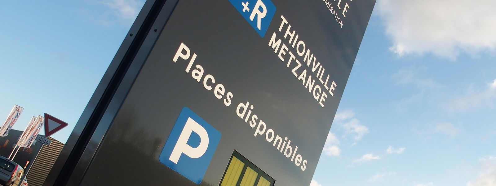 Au total, 750 places de stationnement sont disponibles au P+R de Metzange.