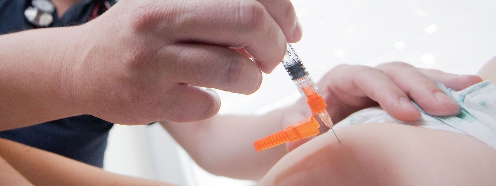 Die Debatte über eine Impfpflicht wird Regierung und Abgeordnete auch im Herbst begleiten.