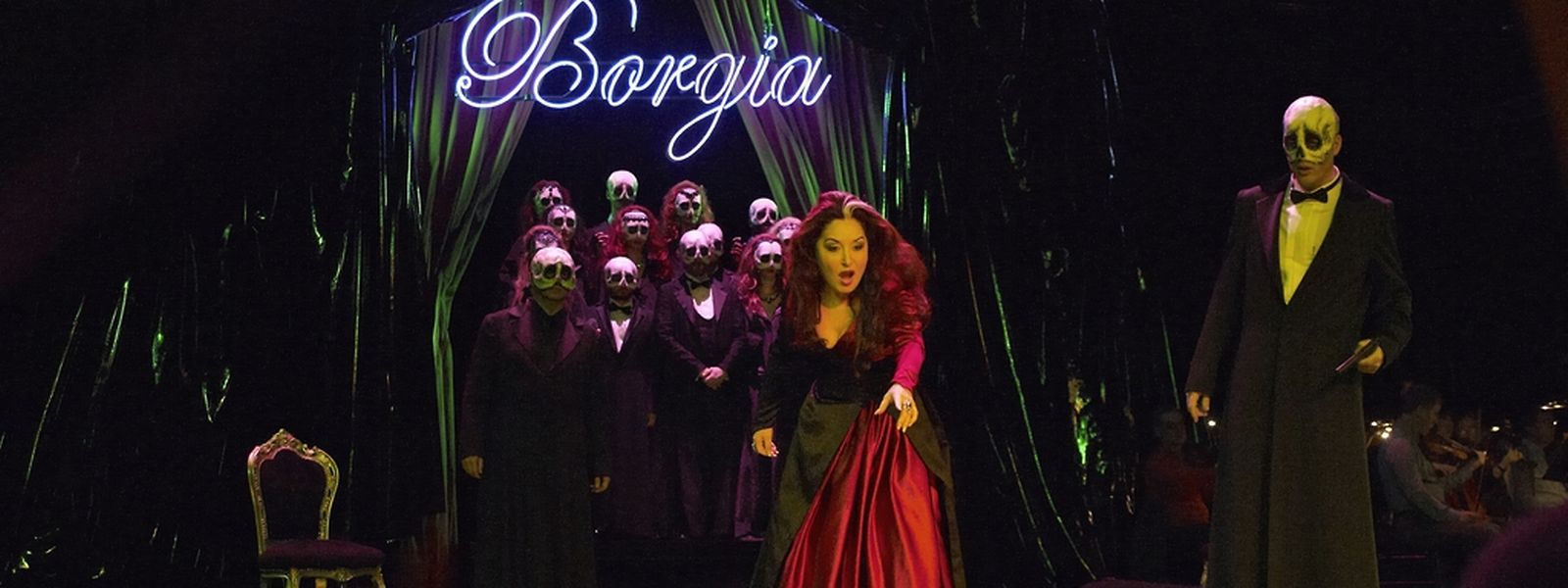 Des productions telles que Lucrezia Borgia à la Monnaie pourraient ne plus avoir lieu, l'institution étant contrainte à  faire des économies dans tous les domaines, y compris la réalisation de costumes.