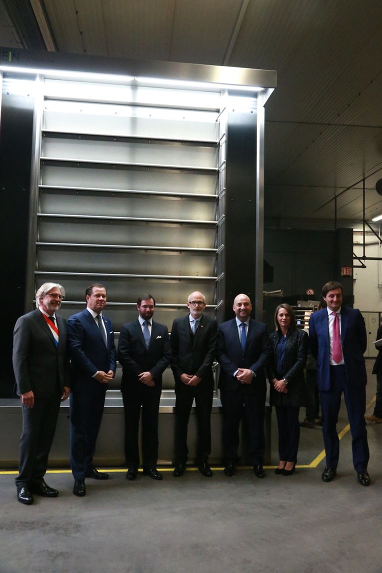 Begleitet wurde der Erbgroßherzog von Minister Etienne Schneider, Strassens Bürgermeister Gaston Greiveldinger sowie dem Vorstand der Fedil. (v.l. G. Greiveldinger, F. Hein, Erbgroßherzog Guillaume, P. Thein, E. Schneider, C. Hein, N. Buck)