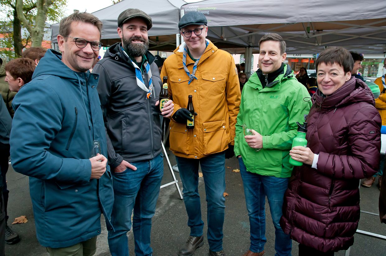 100 Joer Beetebuerger Guiden a Scouten: Das Pflanzen von Bäumen im Parc Grande-Duchesse Charlotte in Bettemburg. (Foto: Alain Piron)