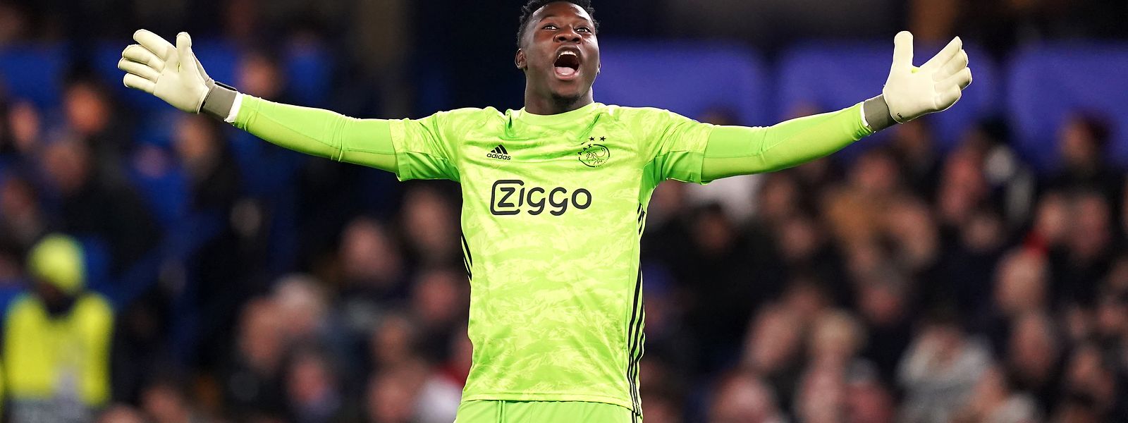 Ajax Torhuter Onana Fur Ein Jahr Gesperrt