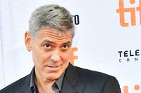 ARCHIV - 09.09.2017, Kanada, Toronto: George Clooney, US-amerikanischer Schauspieler, kommt zur Premiere des Films "Suburbicon" beim 42. Filmfestival in Toronto. (zu dpa "George Clooney bei Motorroller-Unfall auf Sardinien leicht verletzt" vom 10.07.2018) Foto: Igor Vidyashev/ZUMA Wire/dpa +++ dpa-Bildfunk +++
