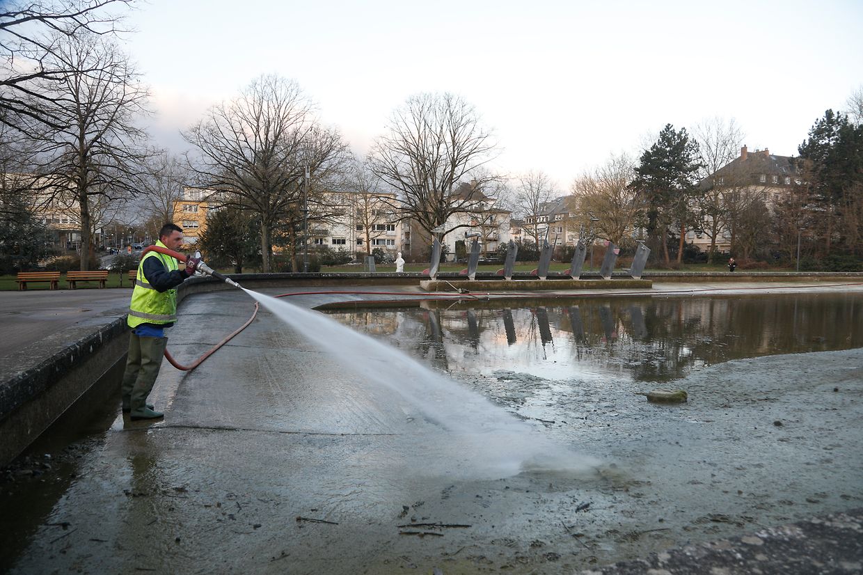 Ungewöhnliche Einblicke tun sich dem Betrachter nach dem Ablassen des Wassers auf.