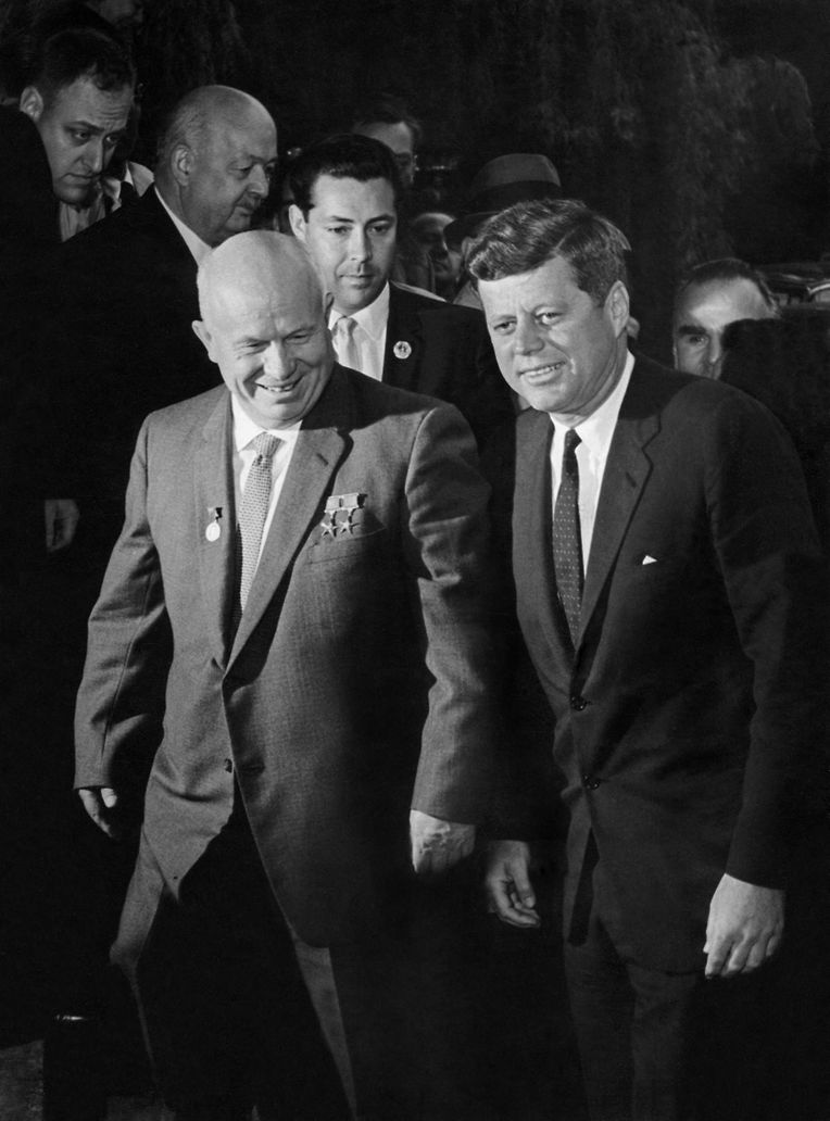 Presidente John Fitzgerald Kennedy e líder da USSR Nikita Sergeyevich Khrushchev 
