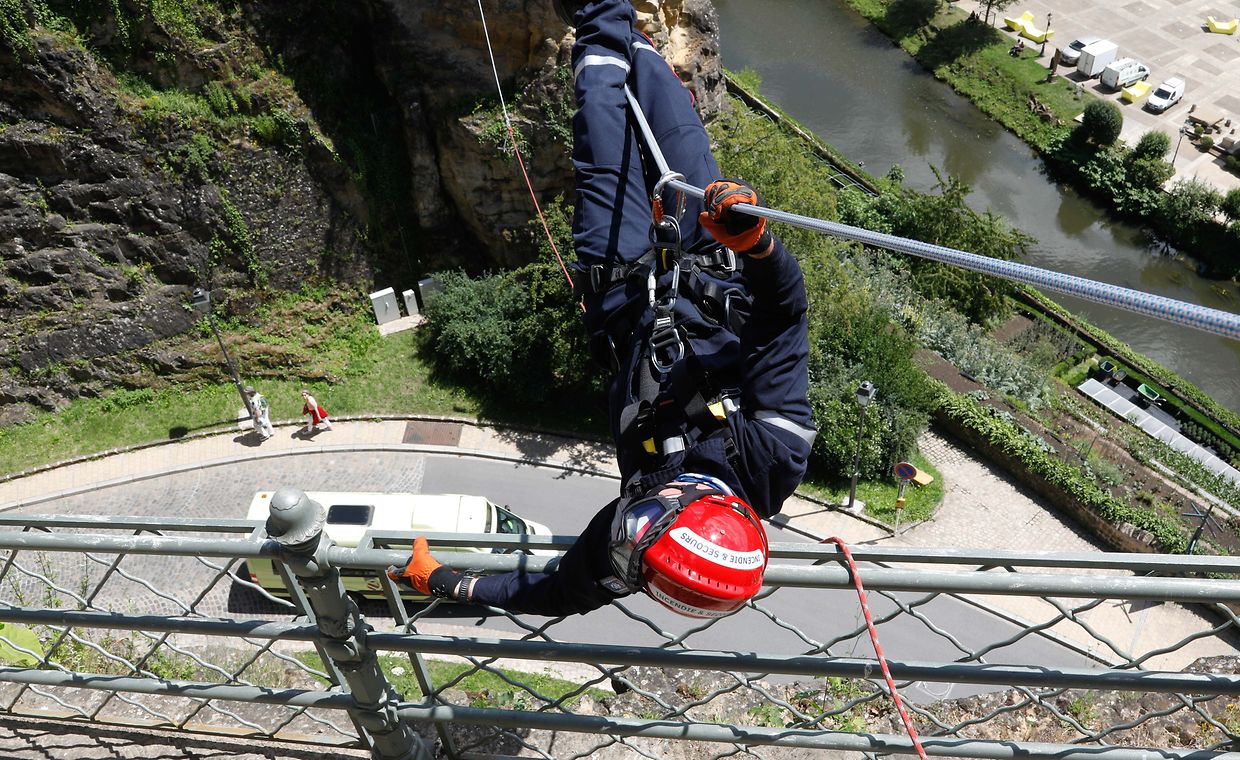 Lokales, Bockfiels, Bockfelsen, Examen, Prüfung, junge Feuerwehrleute lernen über Materialkentnis, Vorstieg und Absichern, Absturtzssicherung Foto: Anouk Antony/Luxemburger Wort