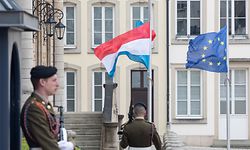 Lux , Tod Grossherzog Jean , Fahnen auf Halbmast , Foto:Guy Jallay/Luxemburger Wort