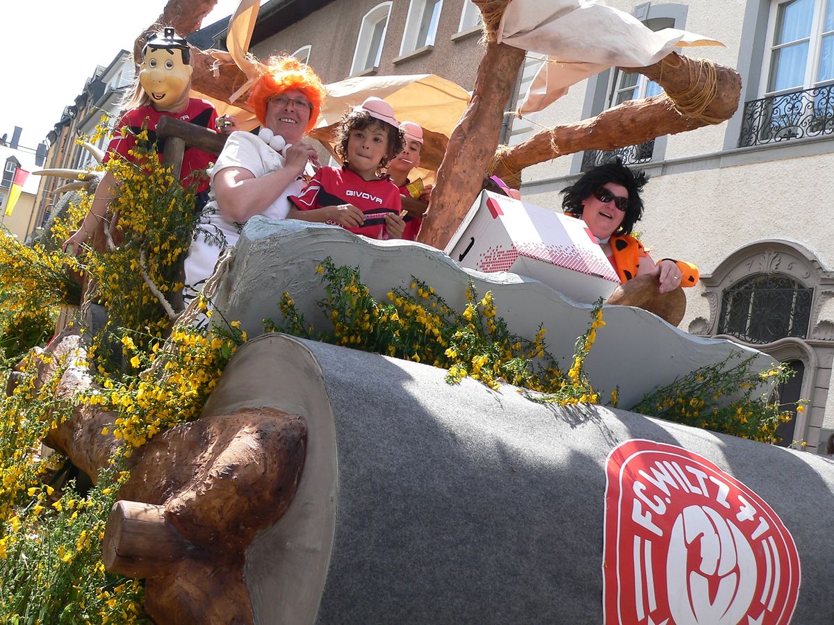 Broom festival sweeps through Wiltz