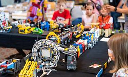 In Junglinster können große und kleine Besucher an diesem Wochenende entdecken, was sich alles aus Legosteinen zusammenbauen lässt.